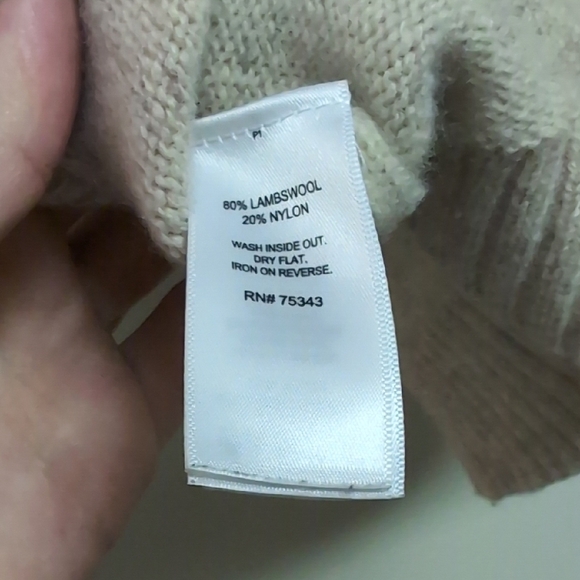 Cozy Beige Sweater with Fox Motif - Picture 5 of 5